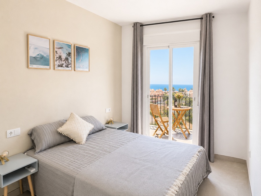 Renoverat hus med sänkt pool och fantastisk havsutsikt 500 meter från Burriana-stranden i Nerja
