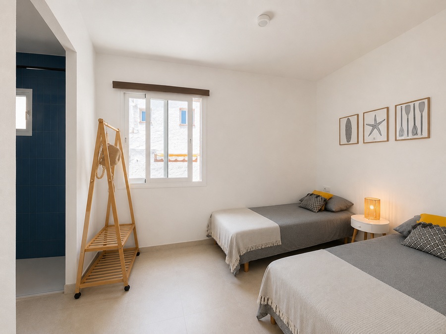 Renoverat hus med sänkt pool och fantastisk havsutsikt 500 meter från Burriana-stranden i Nerja