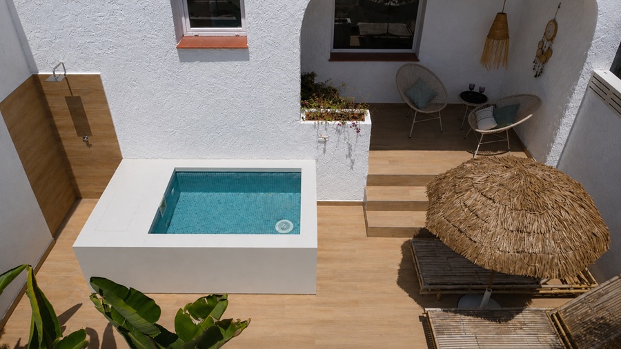 Renoverat hus med sänkt pool och fantastisk havsutsikt 500 meter från Burriana-stranden i Nerja