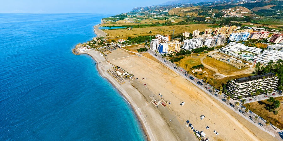 Nuovo sviluppo di lusso sulla spiaggia di prima linea a Torre del Mar