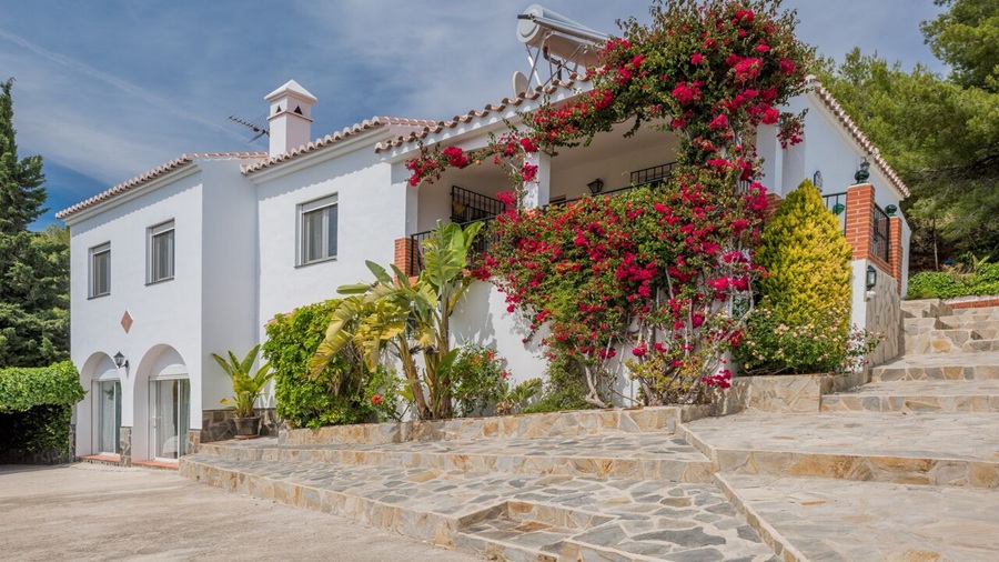 Charmante Villa mit Panoramablick mitten in der Natur, nur 10 Minuten von Nerja entfernt