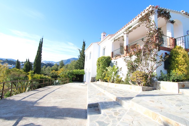Charmante Villa mit Panoramablick mitten in der Natur, nur 10 Minuten von Nerja entfernt