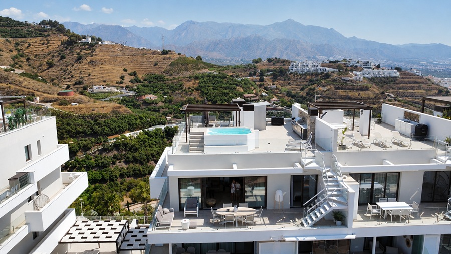 Attico esclusivo con vista panoramica sul mare e strutture a cinque stelle a Bayview II, Nerja