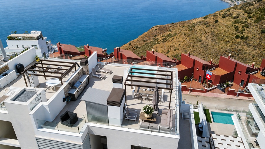 Attico esclusivo con vista panoramica sul mare e strutture a cinque stelle a Bayview II, Nerja