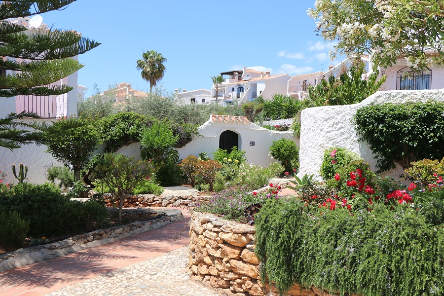 Gerenoveerde vakantiewoning in het gewilde Capistrano Village in Nerja met prachtig uitzicht over Capistrano village en de zee.