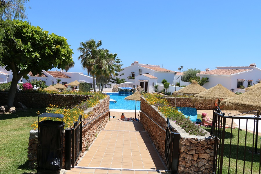 Gerenoveerde vakantiewoning in het gewilde Capistrano Village in Nerja met prachtig uitzicht over Capistrano village en de zee.