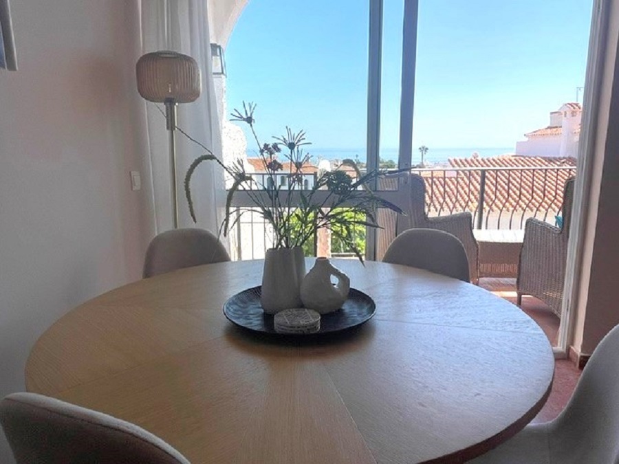 Gerenoveerde vakantiewoning in het gewilde Capistrano Village in Nerja met prachtig uitzicht over Capistrano village en de zee.