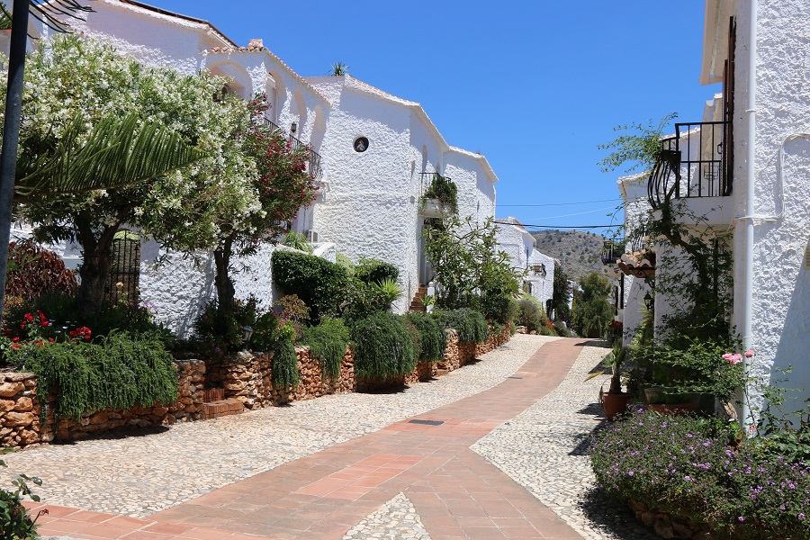 Gerenoveerde vakantiewoning in het gewilde Capistrano Village in Nerja met prachtig uitzicht over Capistrano village en de zee.