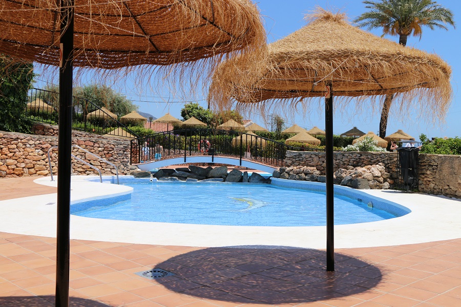 Gerenoveerde vakantiewoning in het gewilde Capistrano Village in Nerja met prachtig uitzicht over Capistrano village en de zee.