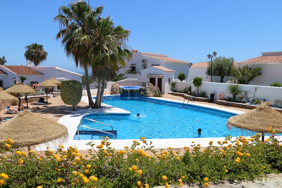 Gerenoveerde vakantiewoning in het gewilde Capistrano Village in Nerja met prachtig uitzicht over Capistrano village en de zee.