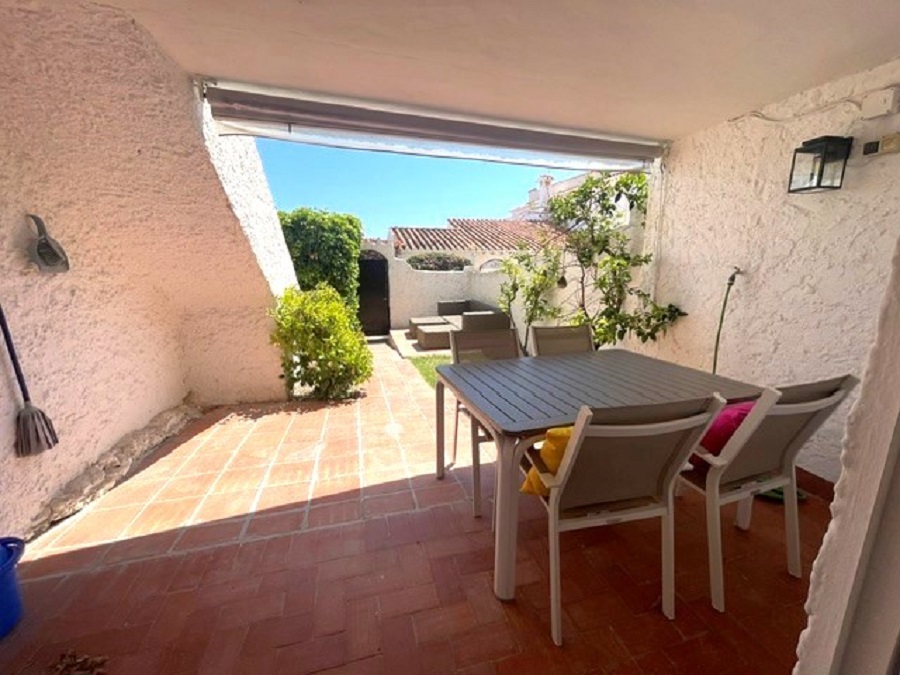 Gerenoveerde vakantiewoning in het gewilde Capistrano Village in Nerja met prachtig uitzicht over Capistrano village en de zee.