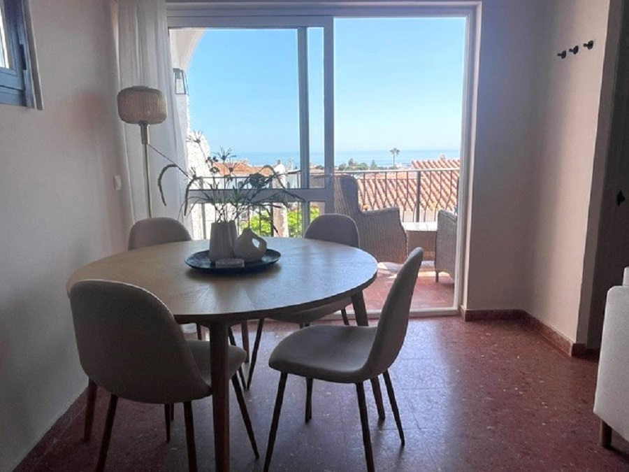 Gerenoveerde vakantiewoning in het gewilde Capistrano Village in Nerja met prachtig uitzicht over Capistrano village en de zee.