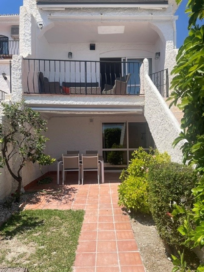 Gerenoveerde vakantiewoning in het gewilde Capistrano Village in Nerja met prachtig uitzicht over Capistrano village en de zee.
