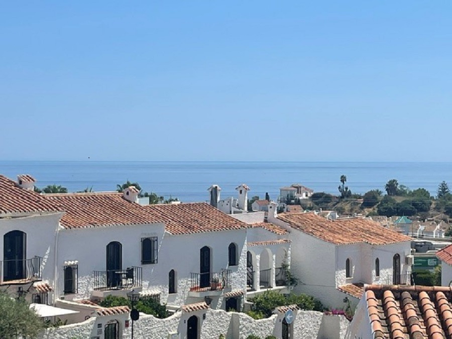 Gerenoveerde vakantiewoning in het gewilde Capistrano Village in Nerja met prachtig uitzicht over Capistrano village en de zee.