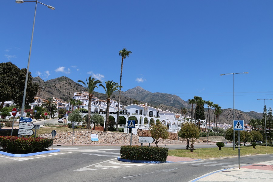Gerenoveerde vakantiewoning in het gewilde Capistrano Village in Nerja met prachtig uitzicht over Capistrano village en de zee.