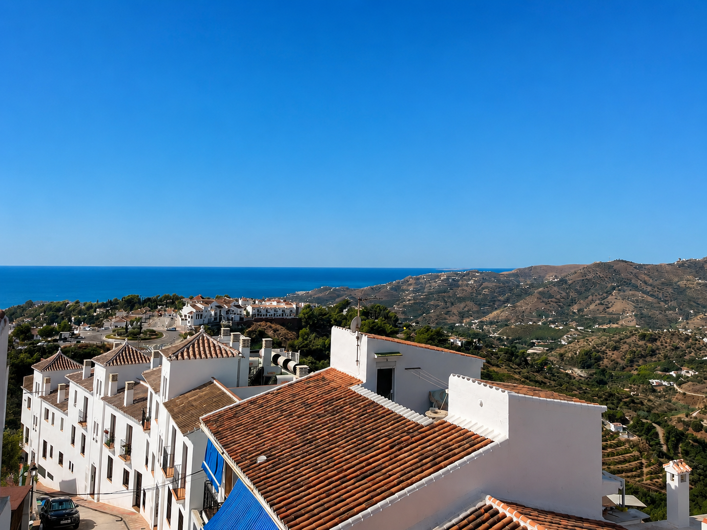 Maison jumelée avec terrasse et vue panoramique au cœur de Frigiliana