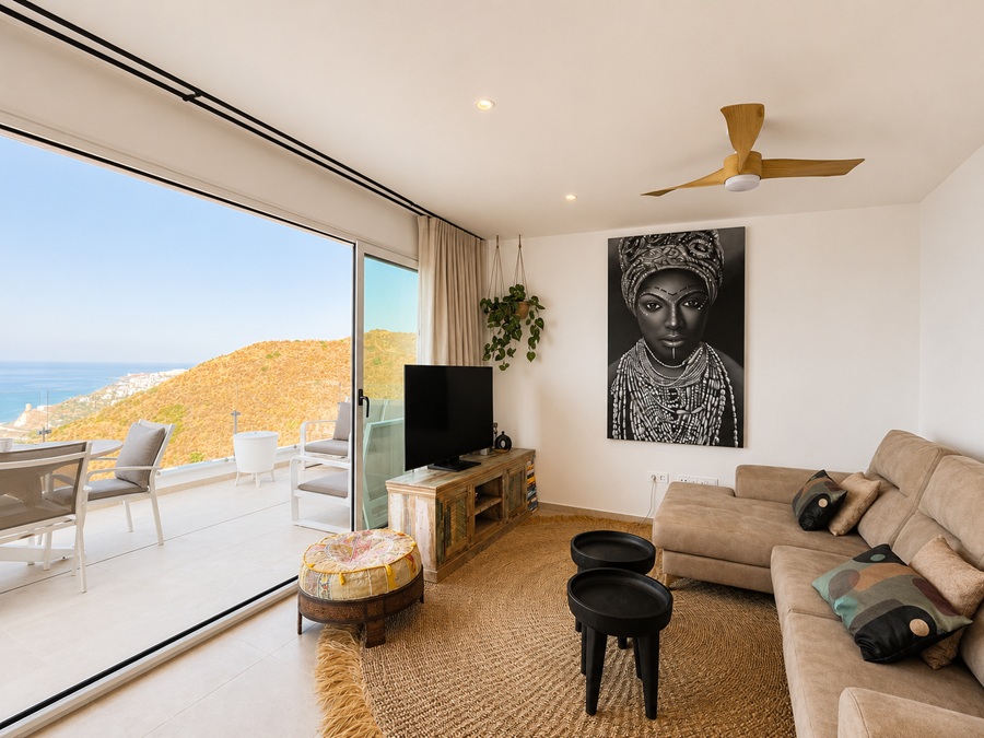 Eksklusiv penthouse med panoramaudsigt over havet og femstjernede faciliteter i Bayview II, Nerja