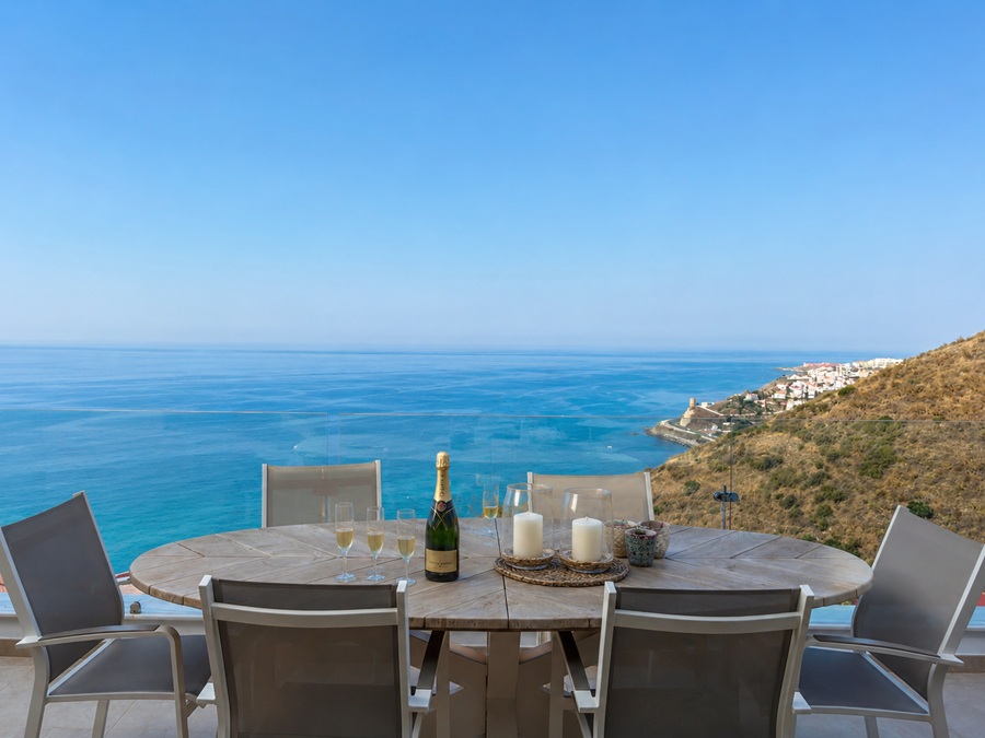 Eksklusiv penthouse med panoramaudsigt over havet og femstjernede faciliteter i Bayview II, Nerja