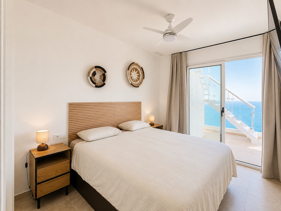 Eksklusiv penthouse med panoramaudsigt over havet og femstjernede faciliteter i Bayview II, Nerja