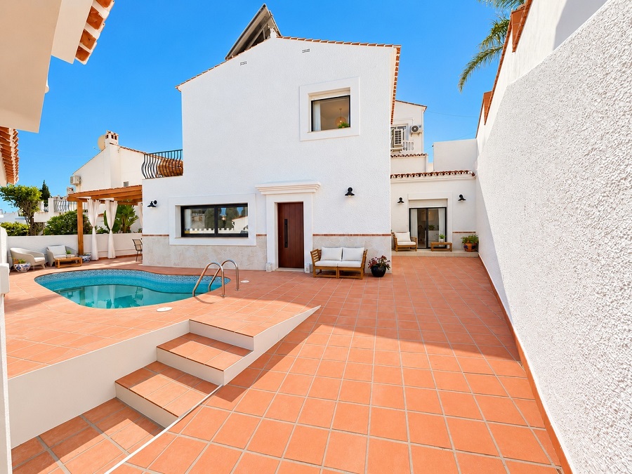 Wunderschön dekorierte Villa mit privatem Pool bei 1 km Entfernung. vom Burriana-Strand aus