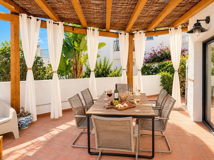 Wunderschön dekorierte Villa mit privatem Pool bei 1 km Entfernung. vom Burriana-Strand aus