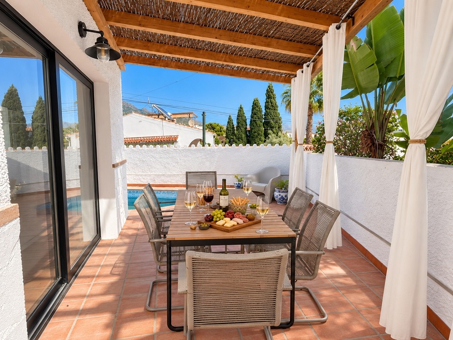 Wunderschön dekorierte Villa mit privatem Pool bei 1 km Entfernung. vom Burriana-Strand aus