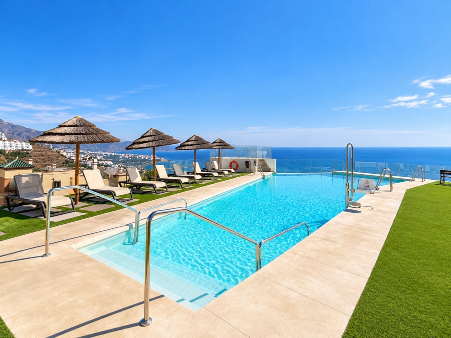 Exklusive Eckwohnung mit Panoramablick auf das Meer in Bayview II, Nerja