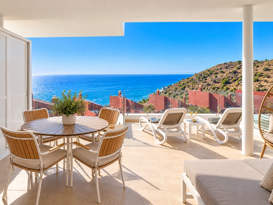 Exklusive Eckwohnung mit Panoramablick auf das Meer in Bayview II, Nerja