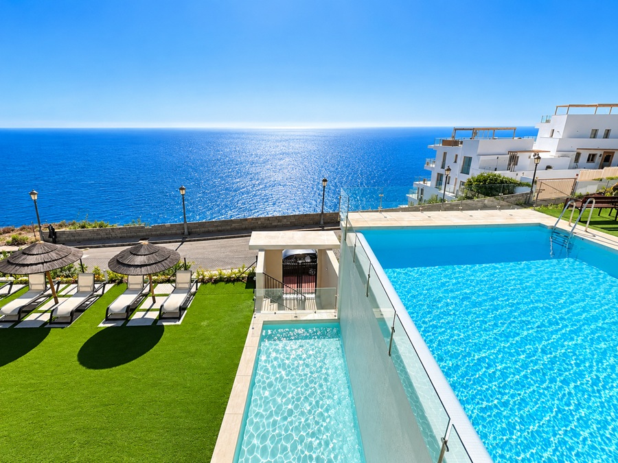 Exklusive Eckwohnung mit Panoramablick auf das Meer in Bayview II, Nerja