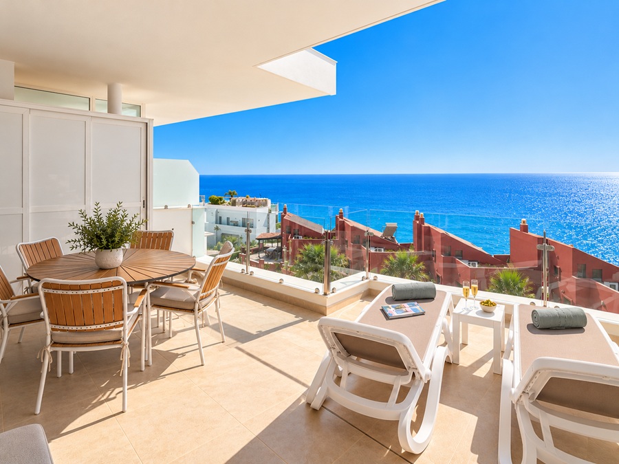Exklusive Eckwohnung mit Panoramablick auf das Meer in Bayview II, Nerja