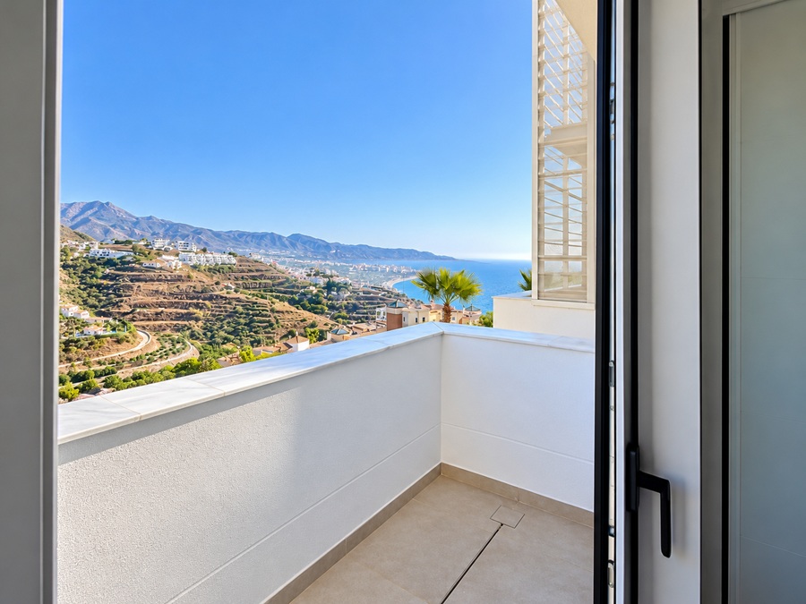 Exklusive Eckwohnung mit Panoramablick auf das Meer in Bayview II, Nerja