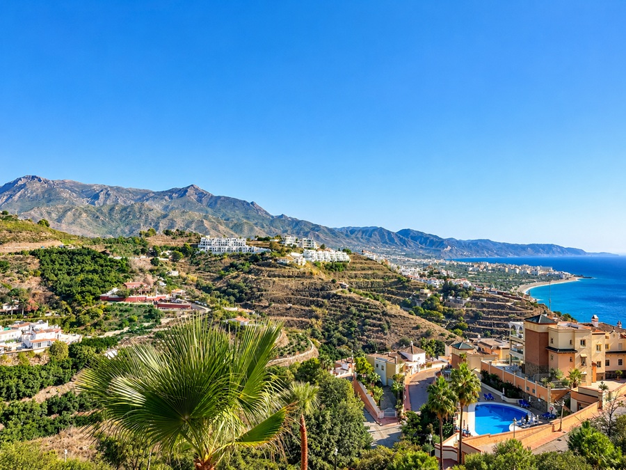 Exklusive Eckwohnung mit Panoramablick auf das Meer in Bayview II, Nerja
