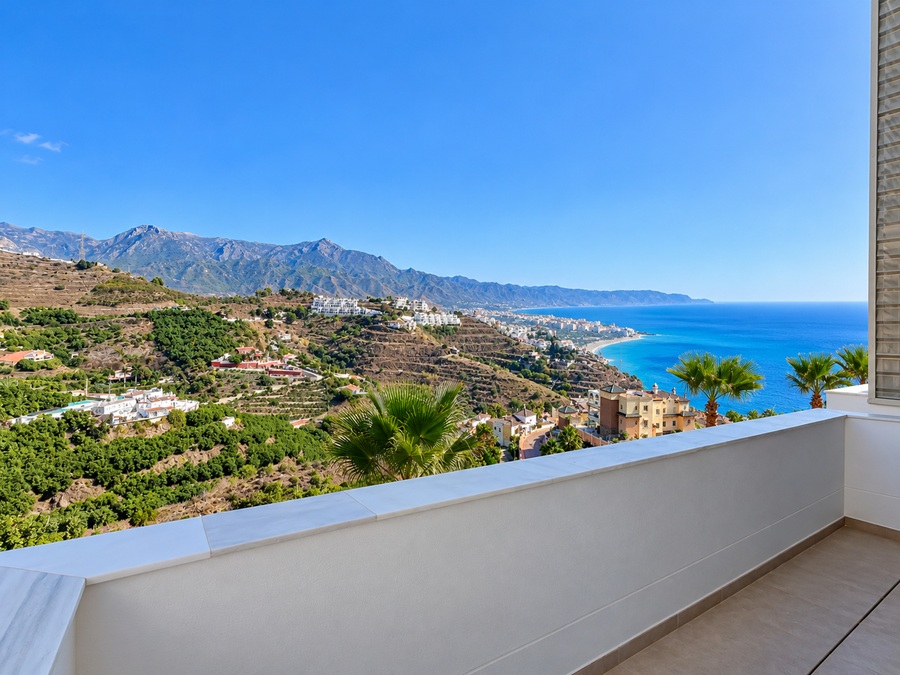 Exklusive Eckwohnung mit Panoramablick auf das Meer in Bayview II, Nerja