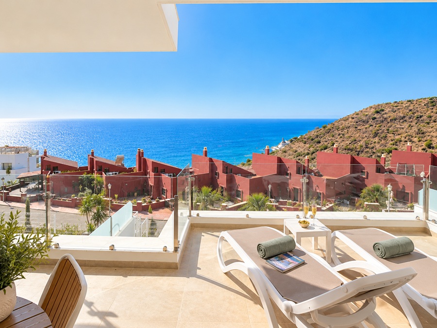 Exklusive Eckwohnung mit Panoramablick auf das Meer in Bayview II, Nerja