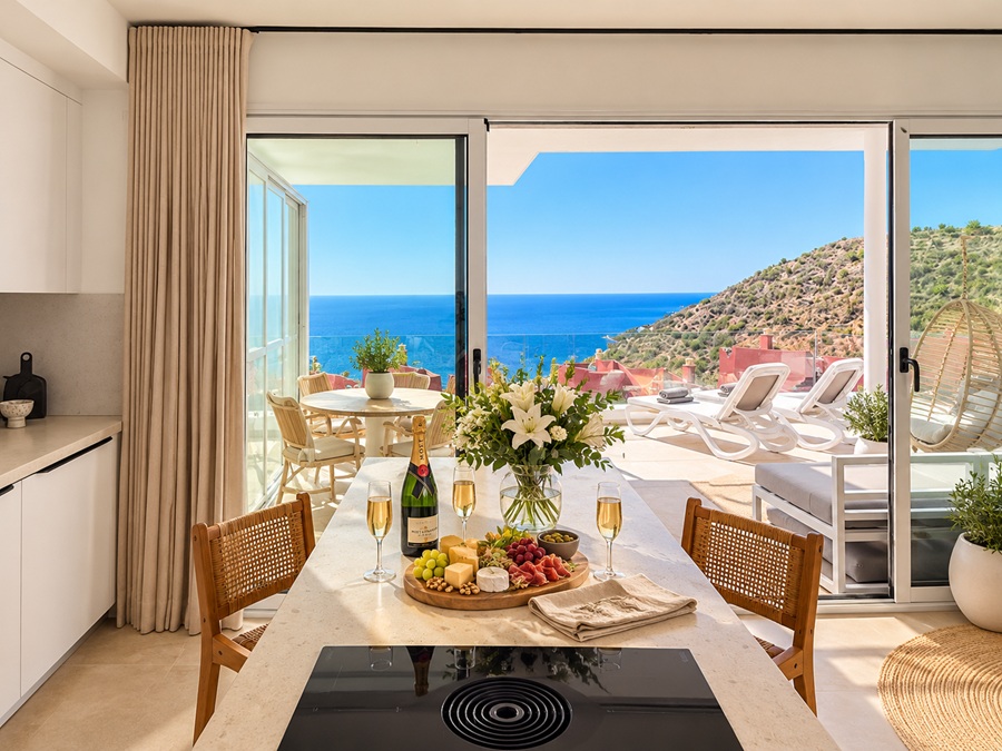 Exklusive Eckwohnung mit Panoramablick auf das Meer in Bayview II, Nerja