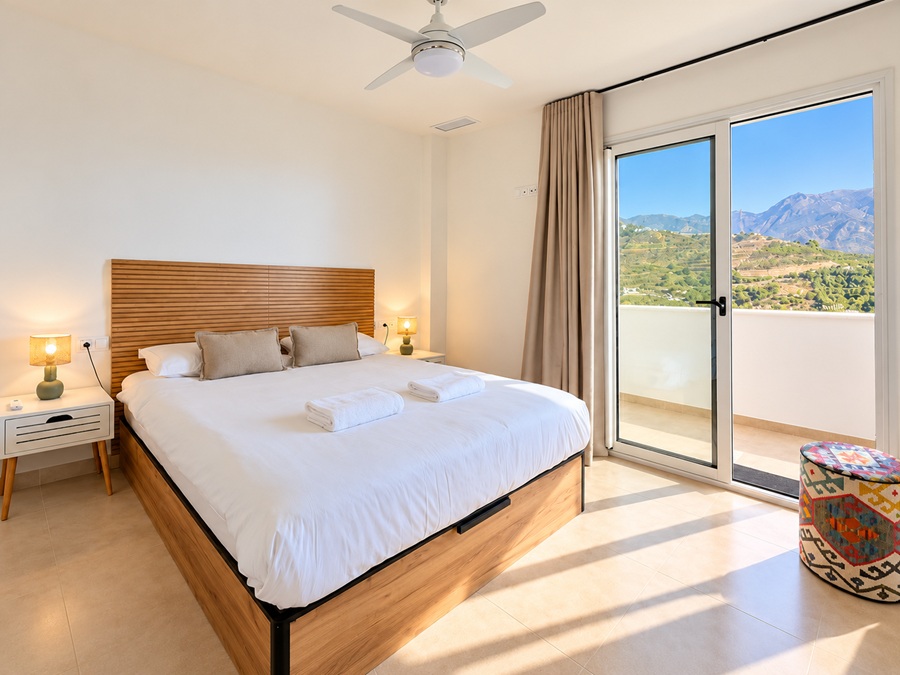 Exklusive Eckwohnung mit Panoramablick auf das Meer in Bayview II, Nerja